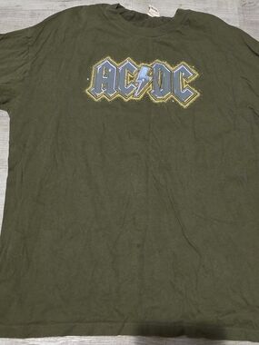 American Eagle Outfitters Olive Green Graphic Tee Tag Detail